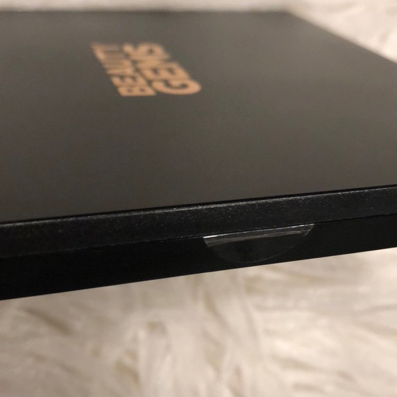 Eye shadow palette SOLD - Picture 6 of 7